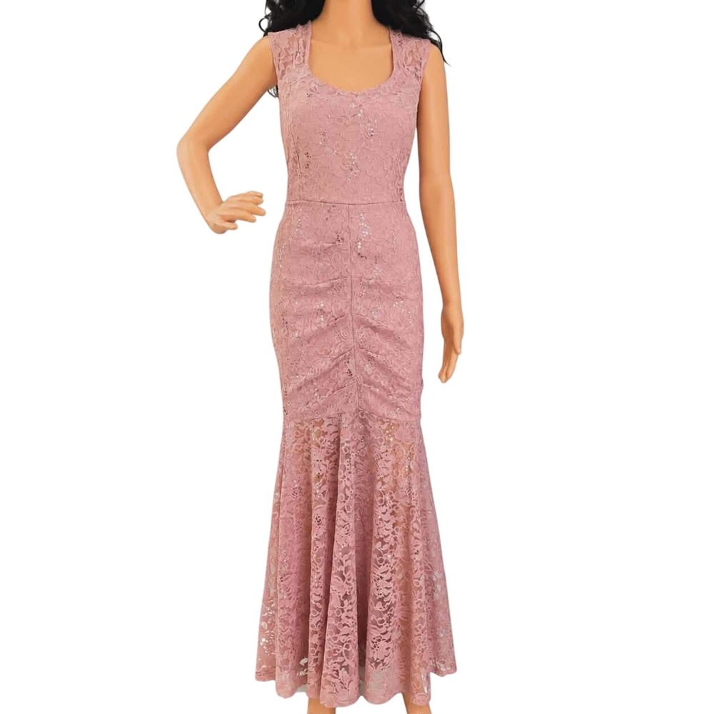 Sleeveless Lace Mermaid Maxi Dress in Dusty Pink